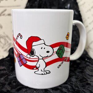 2011 Peanuts Snoopy Galerie Christmas Presents Tree Mug Coffee Tea - EXCELLENT